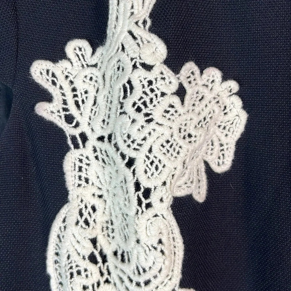 ANNE KLEIN Dainty Dress Black White Lace Appliqué Sheath Midi Cap Sleeves Size 4 - Picture 4 of 11